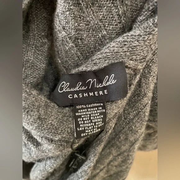 NWT Claudia Nichole Cashmere Dress Topper/Scarf - Picture 4 of 4